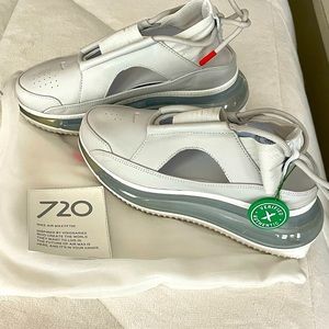 Nike 270- BRAND NEW- never worn
